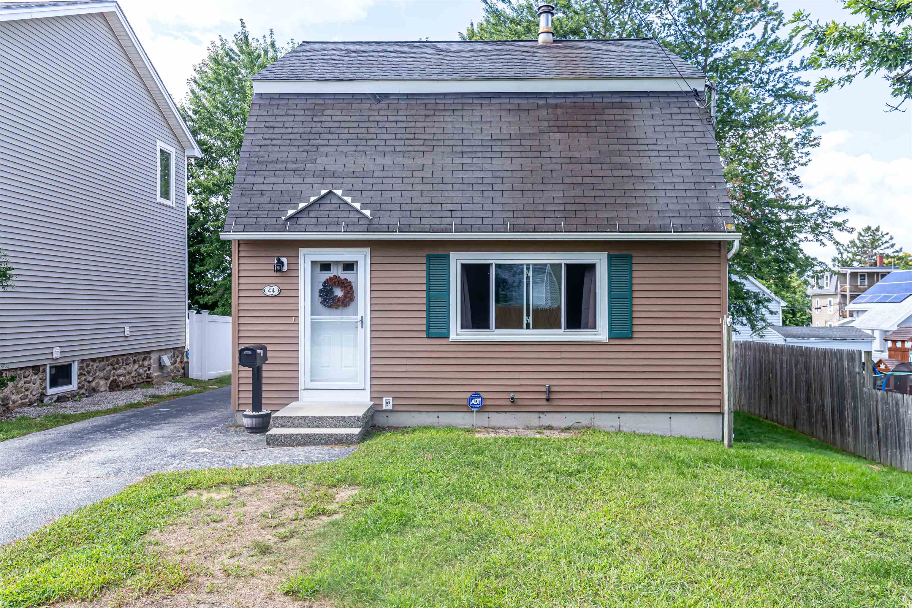 44 Watson Street Manchester, NH 03103 - Photo 1 of 39 Gallery Image 1