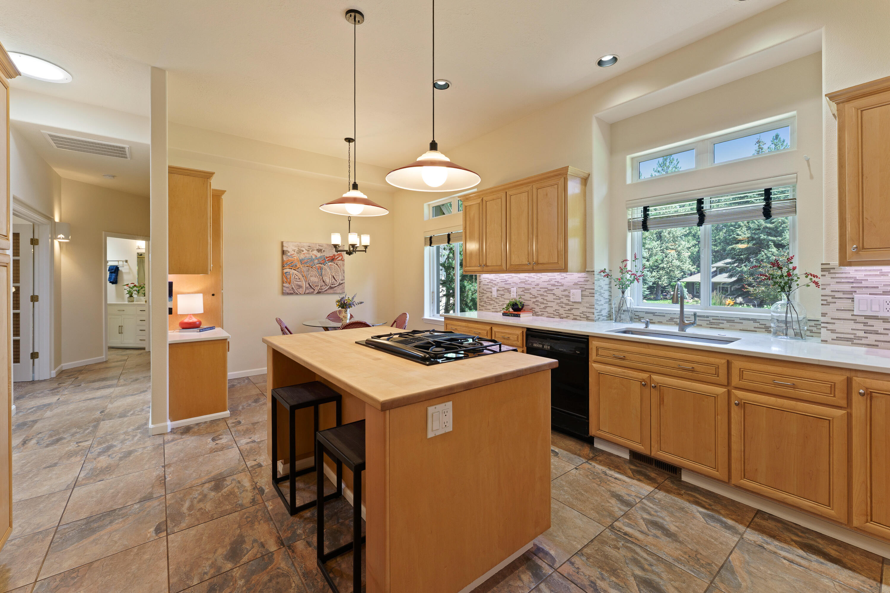 20445 Keystone Court Bend, OR 97702 - Photo 14 of 59 DSC09171