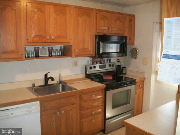 2118 Cockspur Road Baltimore, MD 21220 - Photo 6 of 10 Kitchen