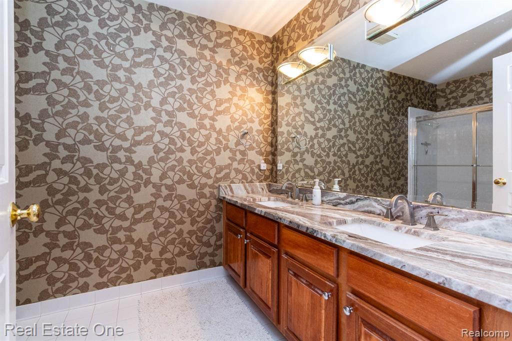 3585 Windingbrook Circle, Unit 89 Rochester Hills, MI 48309 - Photo 38 of 59 Gallery Image 38