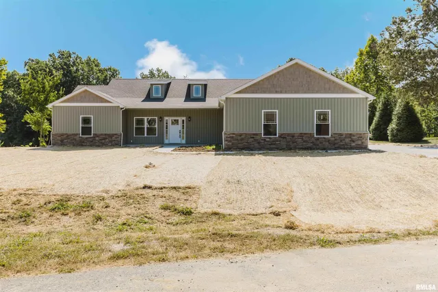 $479,900 | 704 Jonathan Lane, Carterville, IL 62918