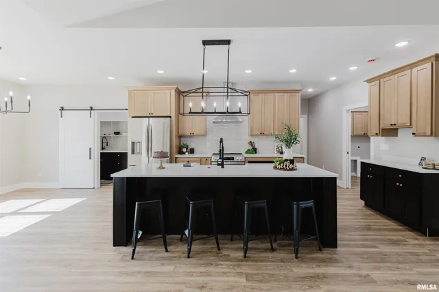 $479,900 | 704 Jonathan Lane, Carterville, IL 62918