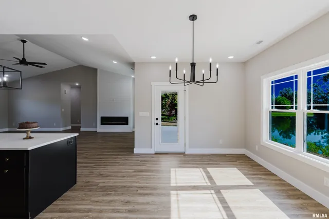 $479,900 | 704 Jonathan Lane, Carterville, IL 62918