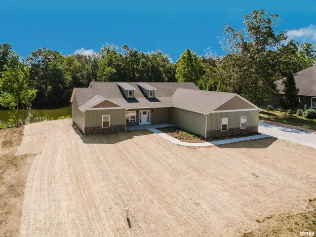 $479,900 | 704 Jonathan Lane, Carterville, IL 62918