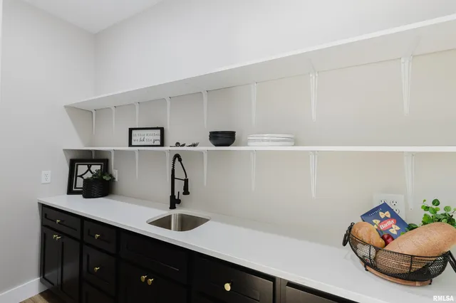 $479,900 | 704 Jonathan Lane, Carterville, IL 62918