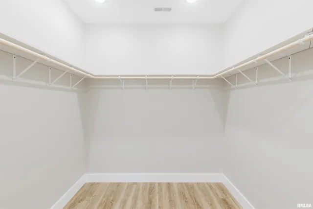 $479,900 | 704 Jonathan Lane, Carterville, IL 62918