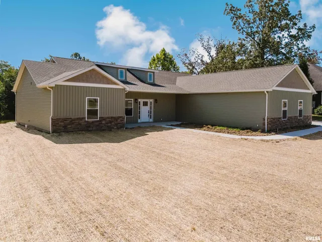 $479,900 | 704 Jonathan Lane, Carterville, IL 62918
