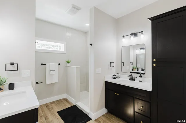 $479,900 | 704 Jonathan Lane, Carterville, IL 62918