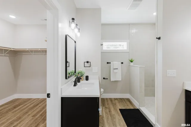 $479,900 | 704 Jonathan Lane, Carterville, IL 62918