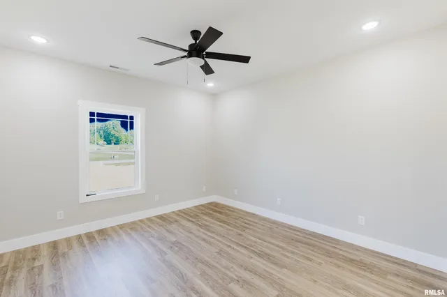 $479,900 | 704 Jonathan Lane, Carterville, IL 62918