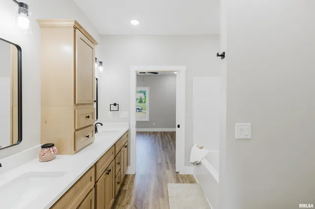 $479,900 | 704 Jonathan Lane, Carterville, IL 62918