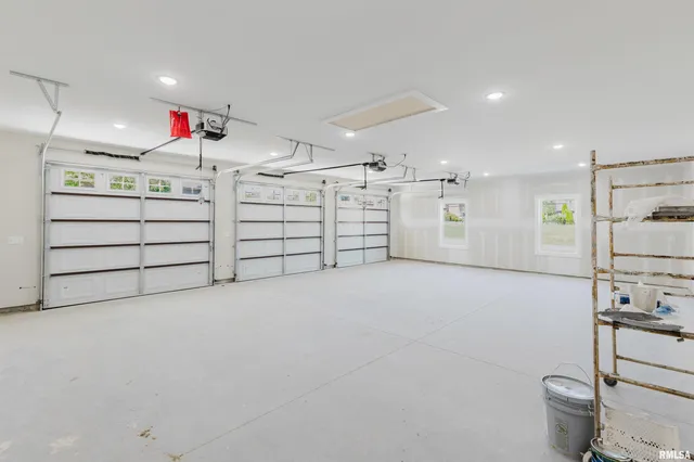 $479,900 | 704 Jonathan Lane, Carterville, IL 62918