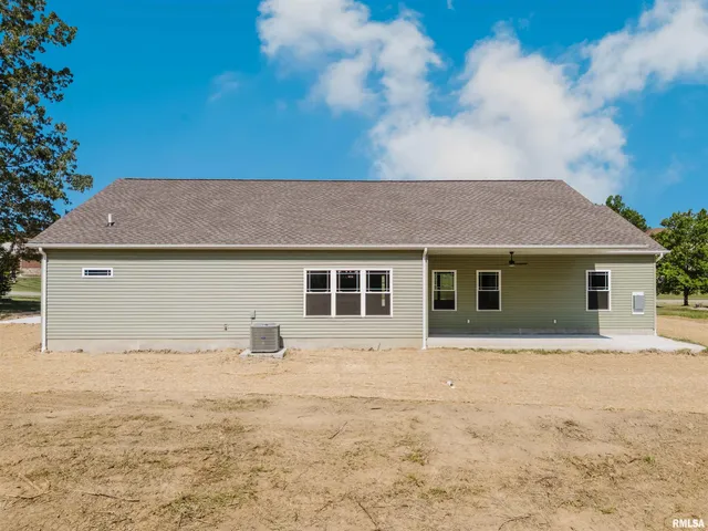 $479,900 | 704 Jonathan Lane, Carterville, IL 62918