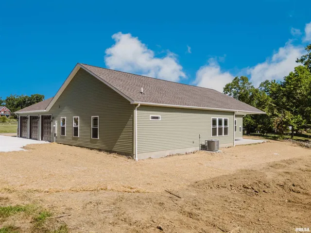 $479,900 | 704 Jonathan Lane, Carterville, IL 62918