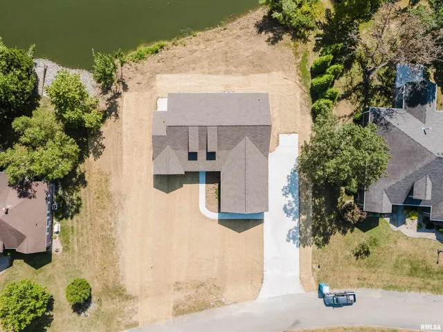 $479,900 | 704 Jonathan Lane, Carterville, IL 62918