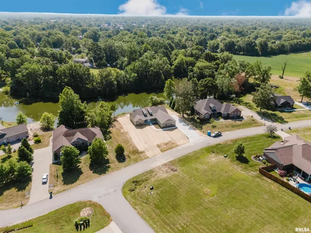 $479,900 | 704 Jonathan Lane, Carterville, IL 62918