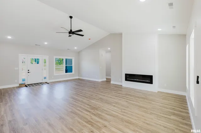 $479,900 | 704 Jonathan Lane, Carterville, IL 62918