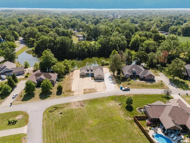 $479,900 | 704 Jonathan Lane, Carterville, IL 62918