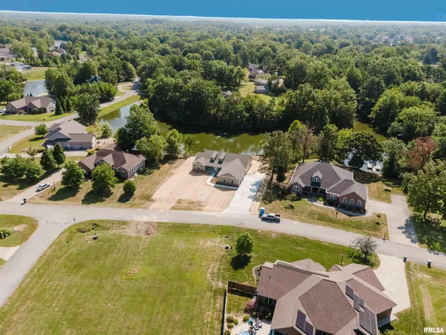 $479,900 | 704 Jonathan Lane, Carterville, IL 62918