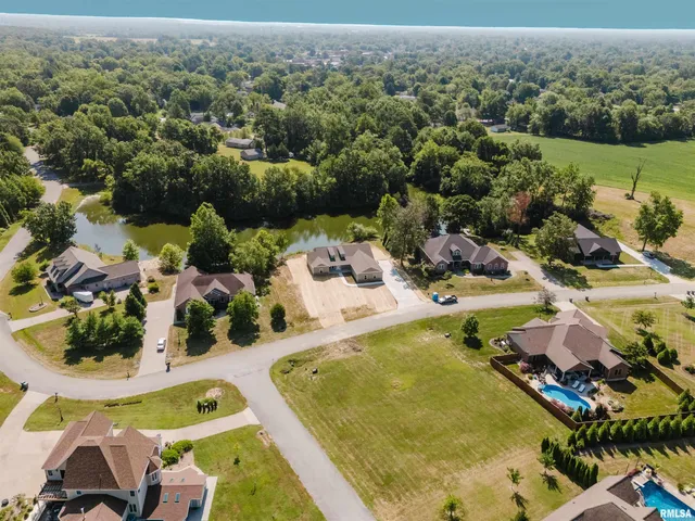 $479,900 | 704 Jonathan Lane, Carterville, IL 62918