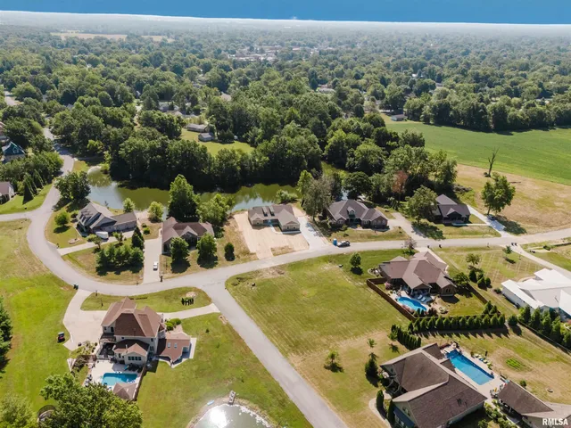 $479,900 | 704 Jonathan Lane, Carterville, IL 62918