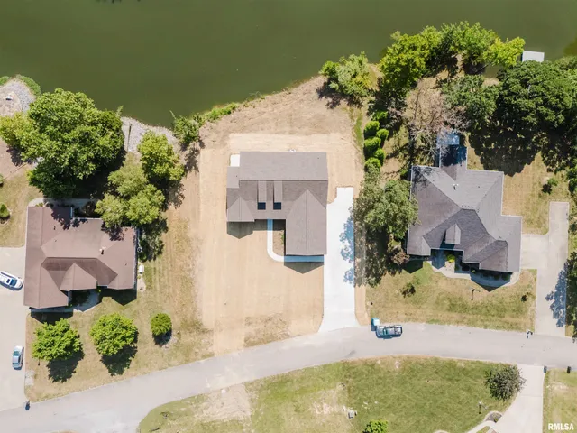 $479,900 | 704 Jonathan Lane, Carterville, IL 62918