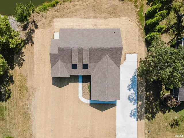 $479,900 | 704 Jonathan Lane, Carterville, IL 62918