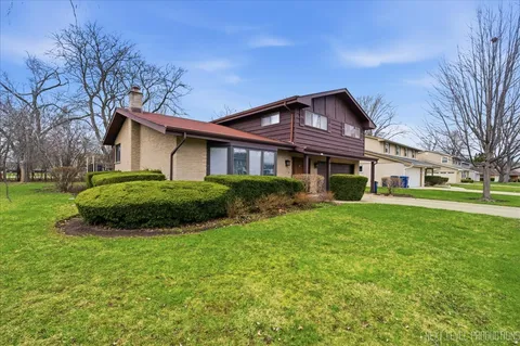 $749,000 | 1708 Longvalley Drive, Northbrook, IL 60062