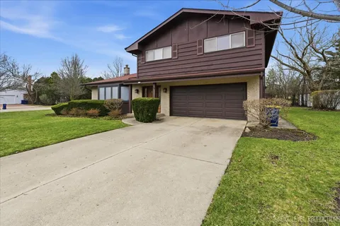 $749,000 | 1708 Longvalley Drive, Northbrook, IL 60062