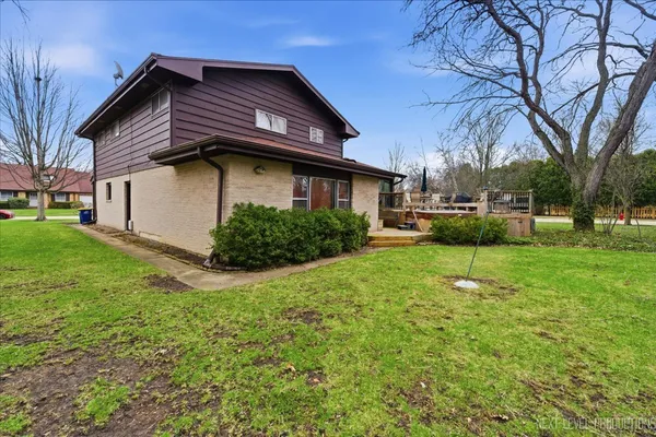 a view of a house with yard and tree s