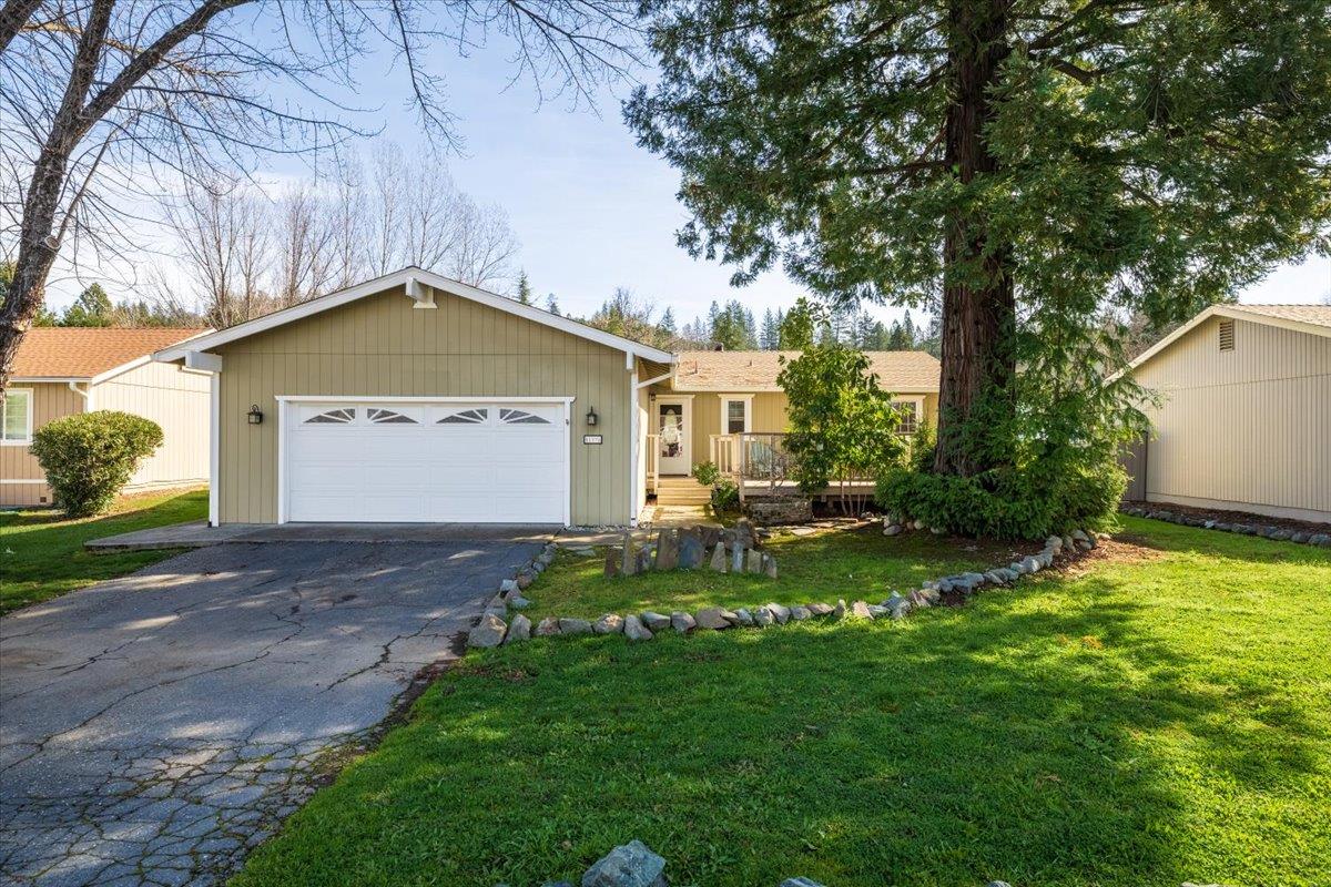 11195 Ringtail Road Penn Valley, CA 95946 - Photo 2 of 47 a view of a back yard of the house