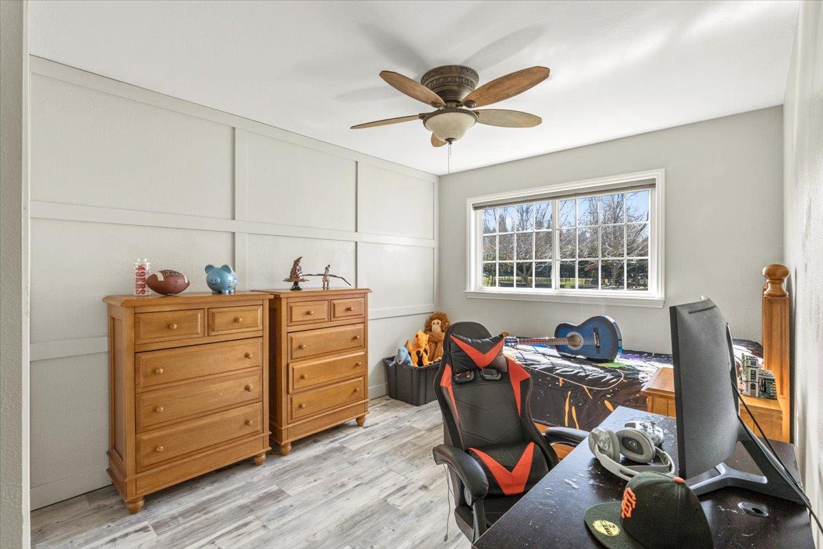 11195 Ringtail Road Penn Valley, CA 95946 - Photo 22 of 47 a living room with furniture and a window