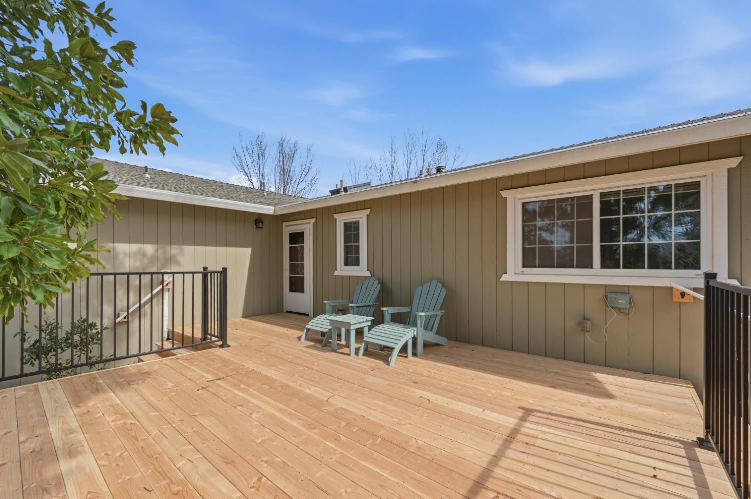 11195 Ringtail Road Penn Valley, CA 95946 - Photo 4 of 47 a outdoor space with furniture