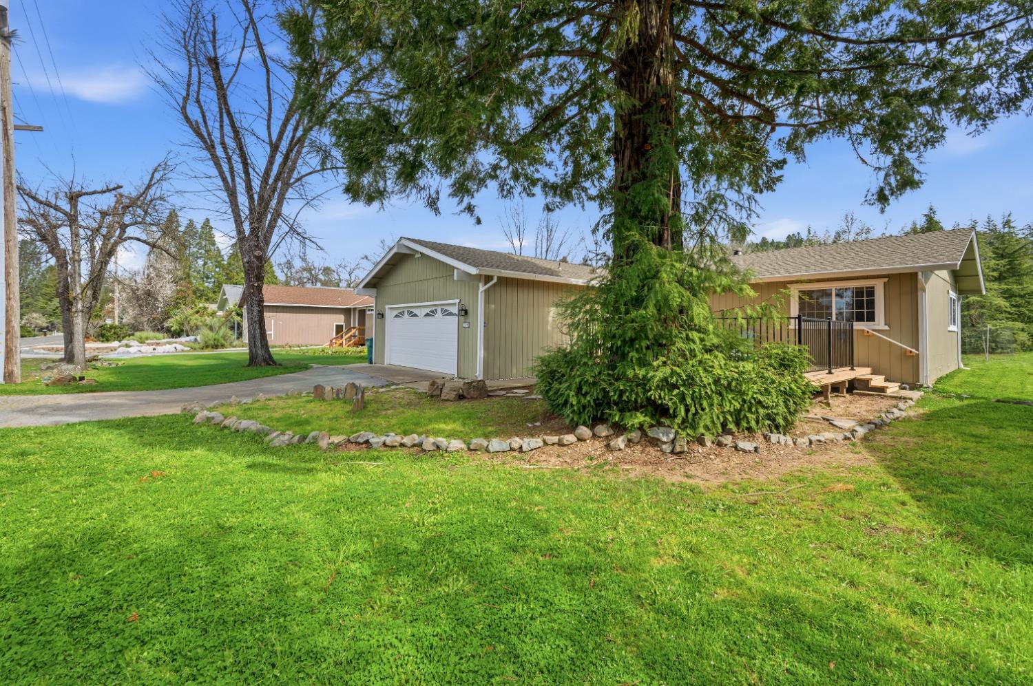 11195 Ringtail Road Penn Valley, CA 95946 - Photo 45 of 47 a front view of a house with a garden