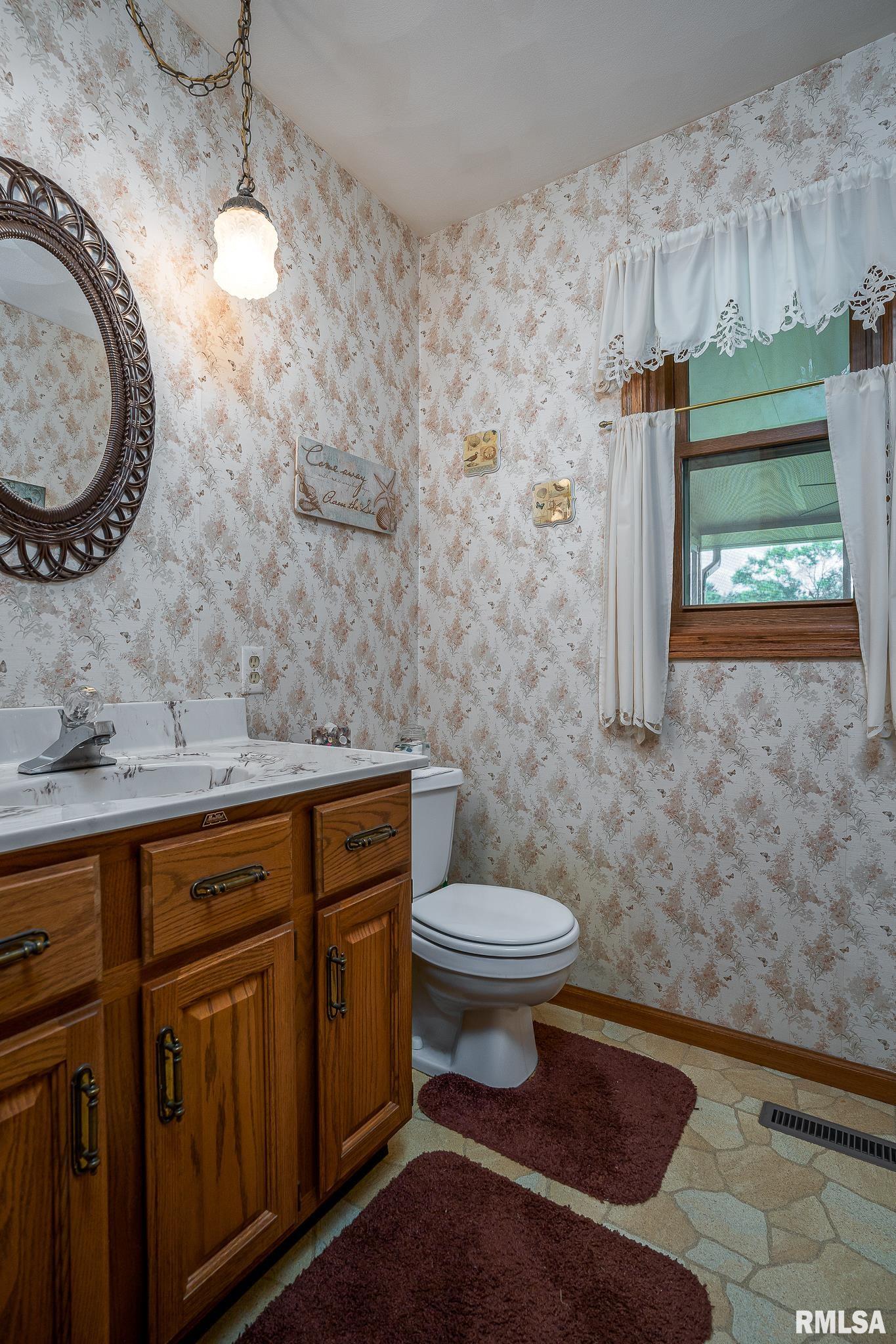 4502 Telegraph Road Davenport, IA 52804 - Photo 6 of 26 Gallery Image 6