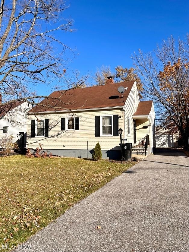 3843 Strandhill Road Cleveland, OH 44128 - Photo 1 of 23 View of front with a front yard