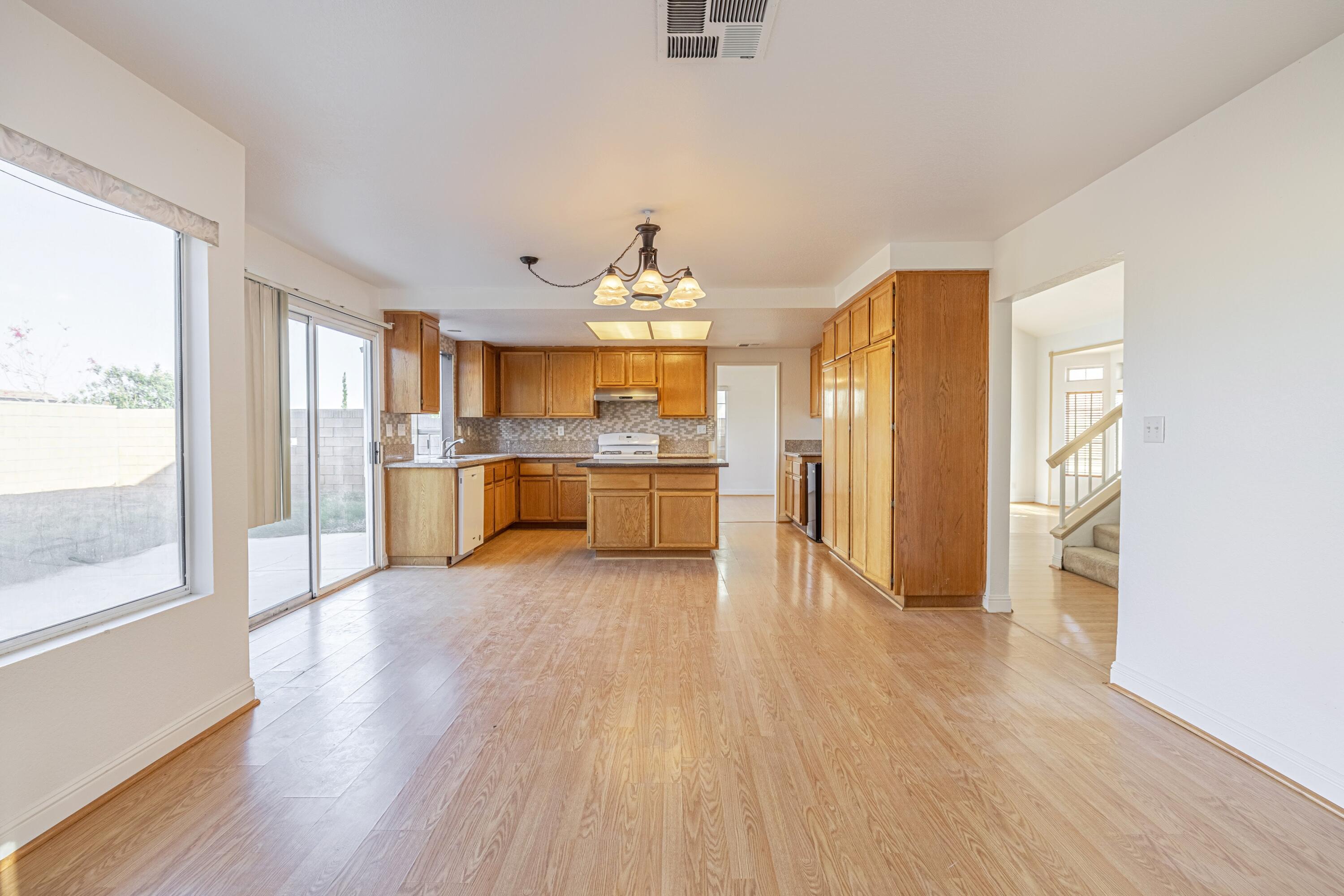 3141 Hampton Road Palmdale, CA 93551 - Photo 15 of 35 JMY_0258-HDR