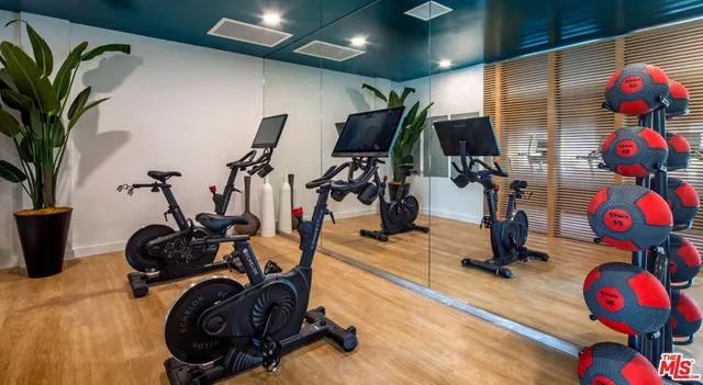 $5,594 | 10375 West Washington Boulevard, Unit 203, Culver City, CA 90232