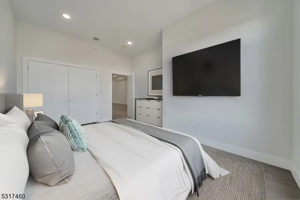 $3,200 | 22 Bloomfield Avenue, Unit 215, Paterson, NJ 07503