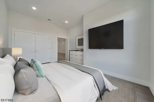 $3,200 | 22 Bloomfield Avenue, Unit 215, Paterson, NJ 07503