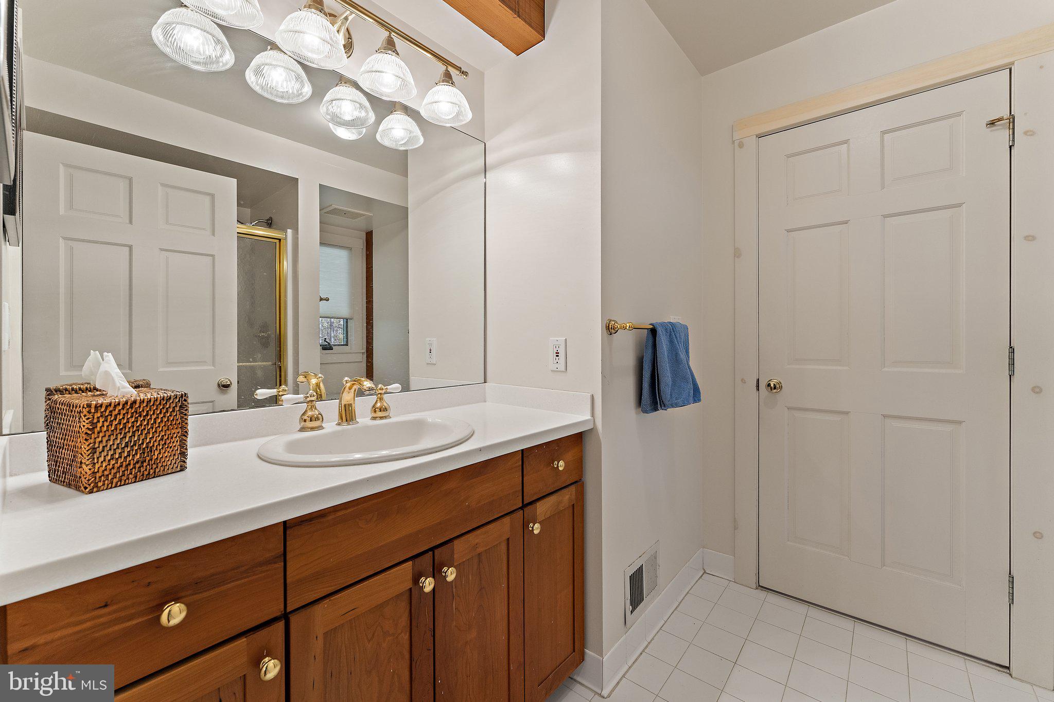 3897 Leeds Manor Road Markham, VA 22643 - Photo 42 of 63 2nd floor full bath