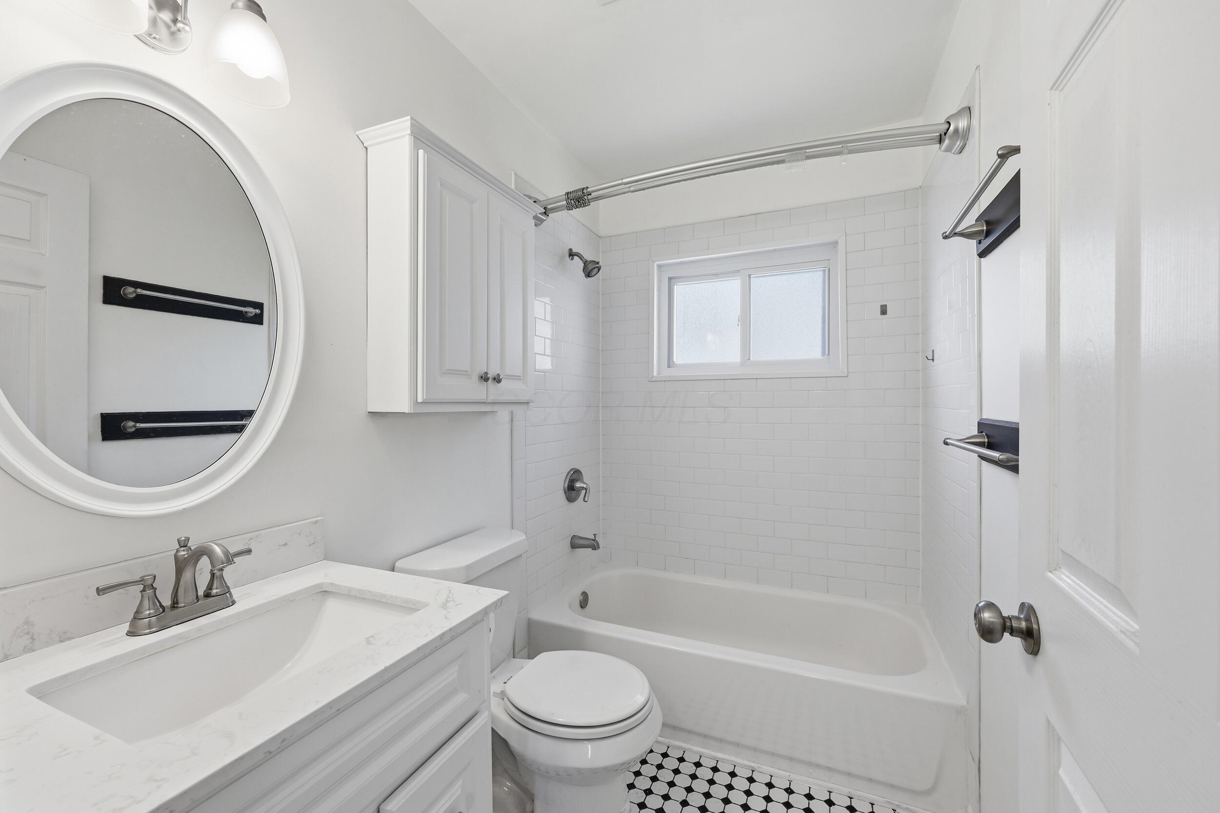 943 South Chesterfield Road Columbus, OH 43209 - Photo 15 of 31 Full bath