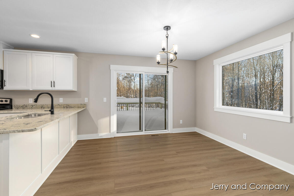 907 Apple Ridge Allegan, MI 49010 - Photo 13 of 38 IMG_1011
