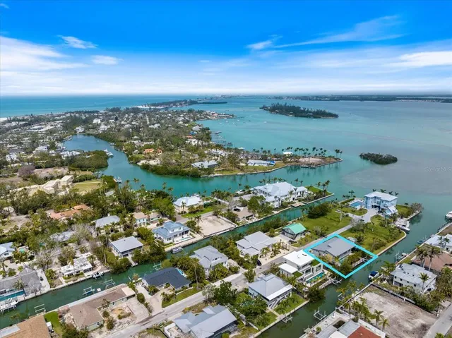 $2,800,000 | 600 De Narvaez Drive, Longboat Key, FL 34228