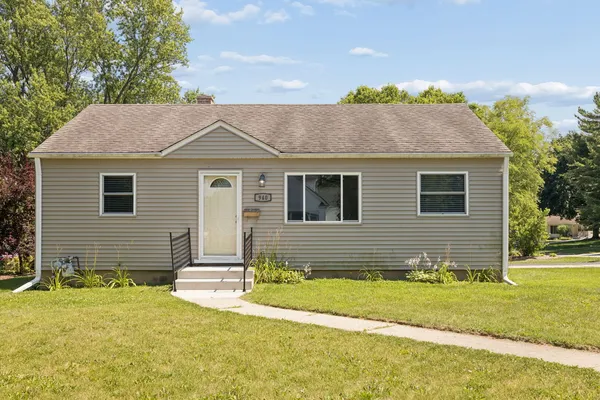 $299,900 | 940 Mckinley Court, Lockport, IL 60441
