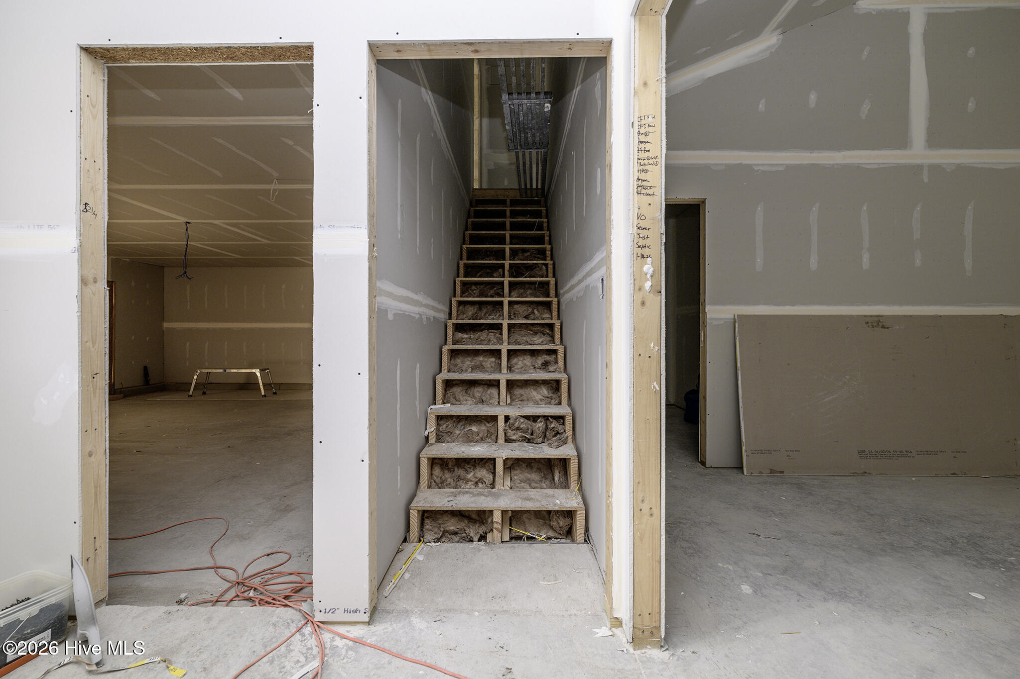 303 Ramonas Lake Court New Bern, NC 28560 - Photo 28 of 52 Stairway