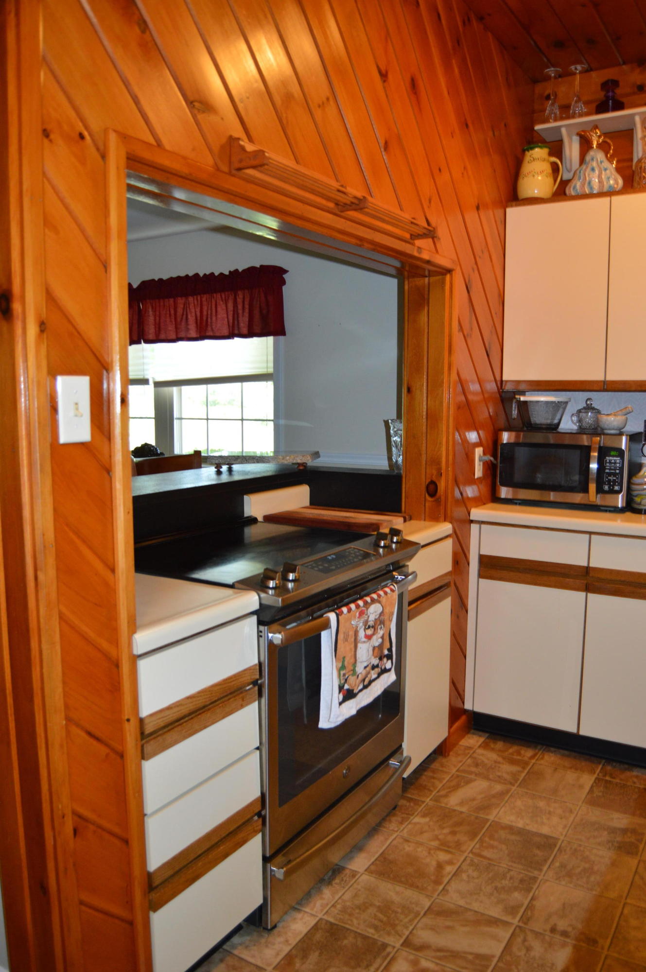 132 Stetson Road Lewiston, ME 04240 - Photo 23 of 48 Kitchen stove