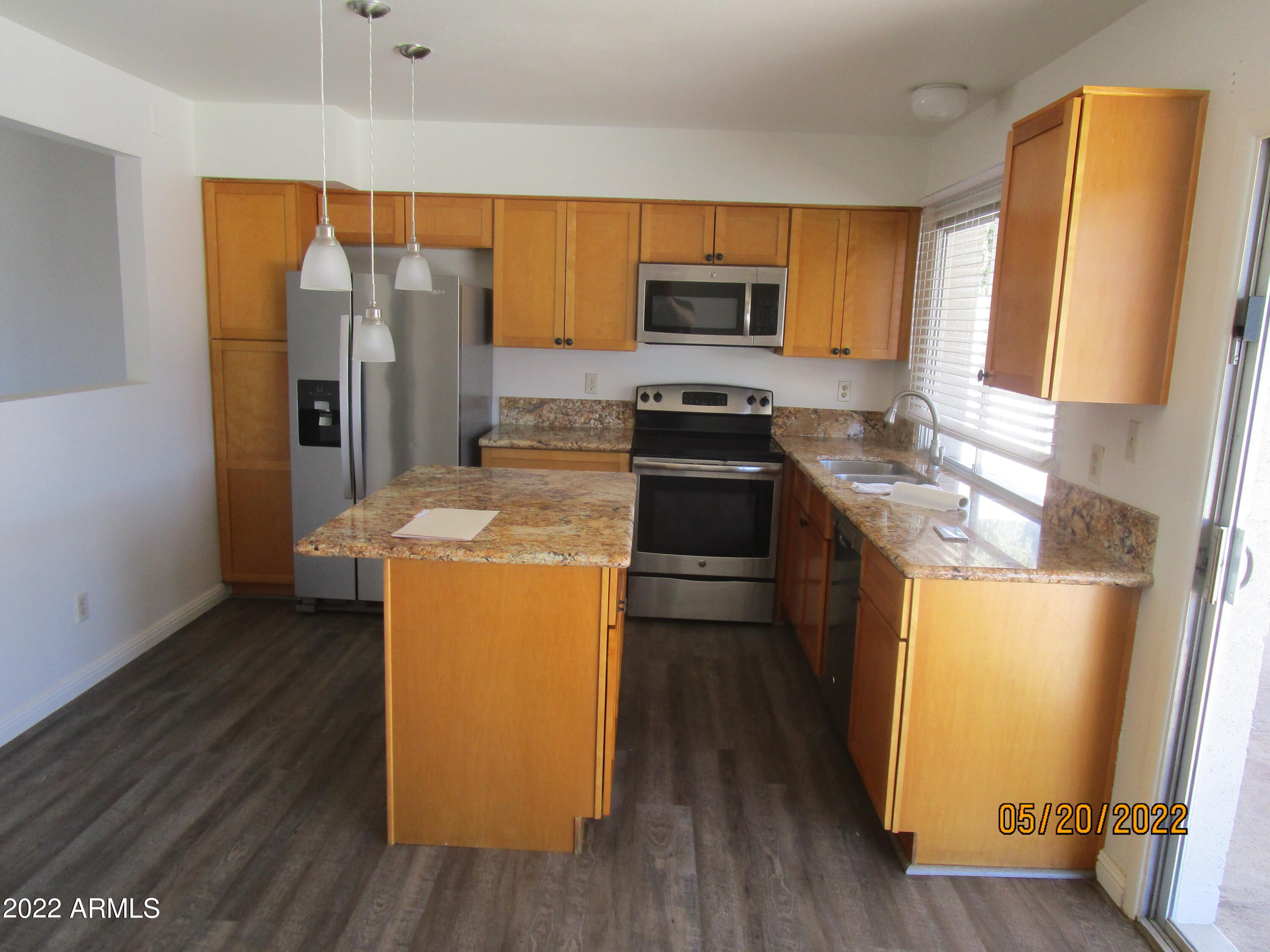 3725 West Hearn Road Phoenix, AZ 85053 - Photo 3 of 10 kitchen