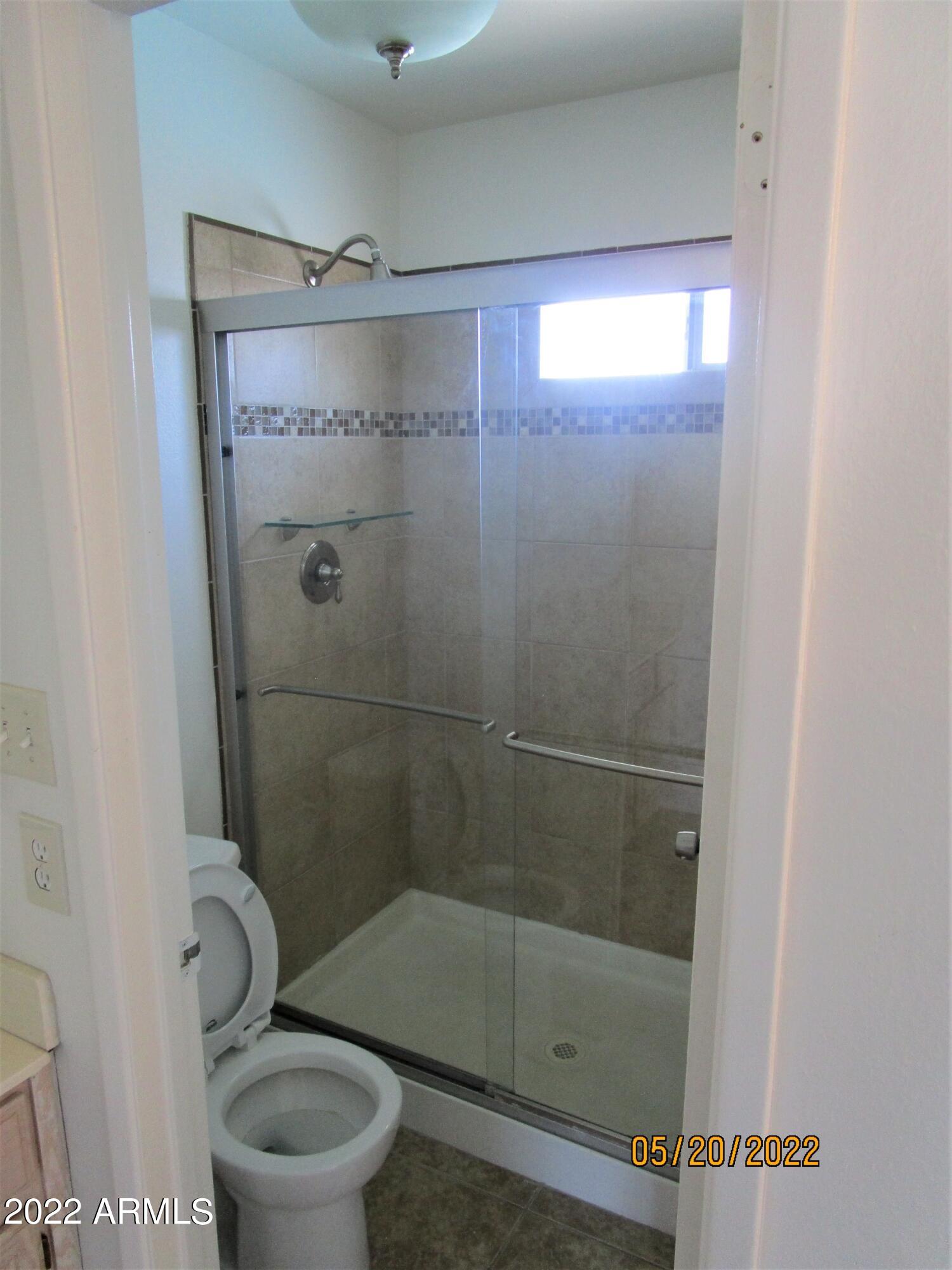 3725 West Hearn Road Phoenix, AZ 85053 - Photo 6 of 10 mstr bath
