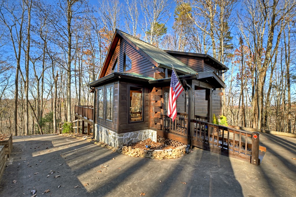 22 Running Bear Ridge Blue Ridge, GA 30513 - Photo 5 of 60 Front of home